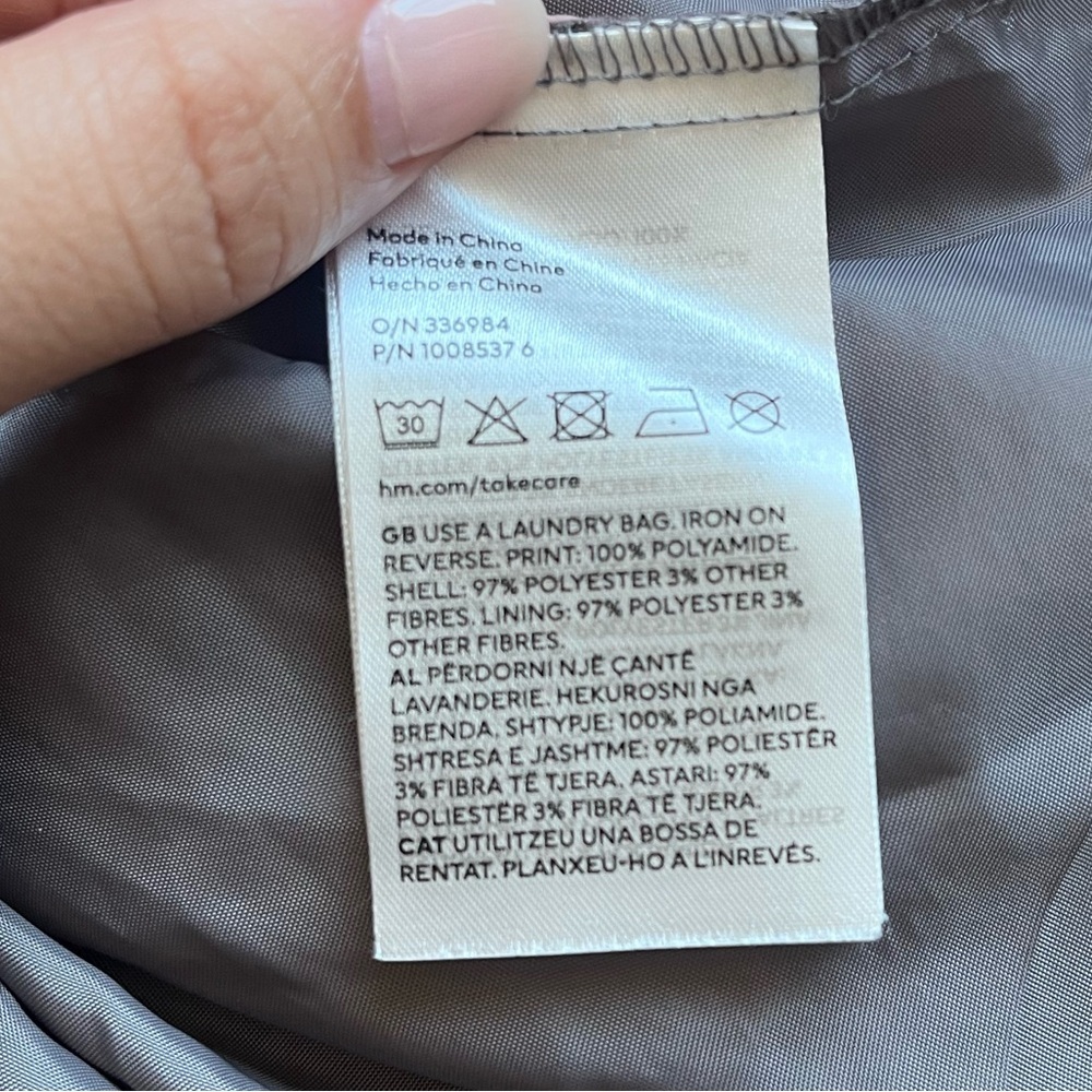 H&M Black and Gray Bat Skirt - Picture 4 of 4
